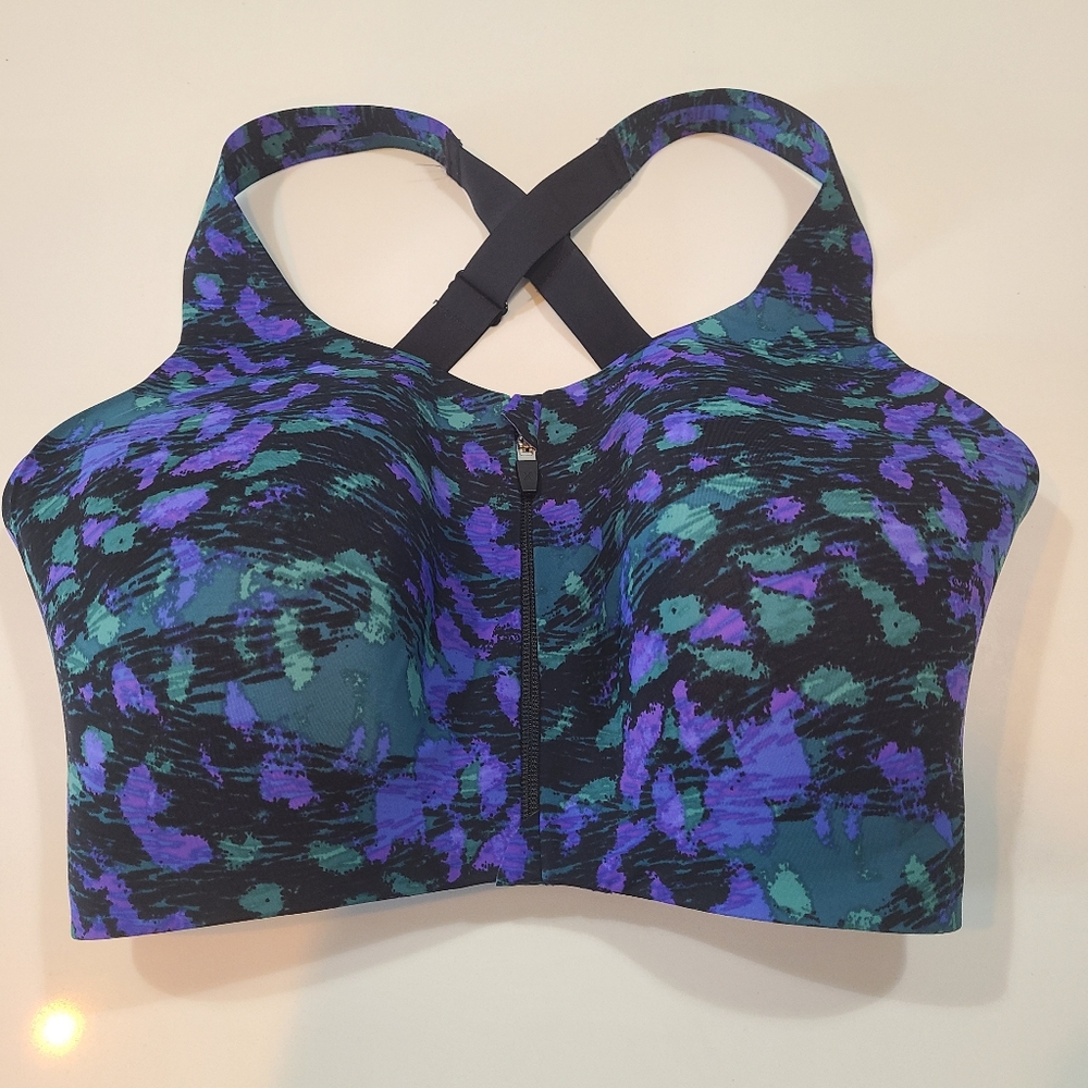 Knix Sports Bra with Cross-Back Straps in Size 6++ (32H or 34H)